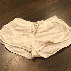 White tie shorts size 6